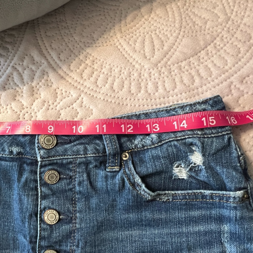 Shorts - Picture 3 of 4